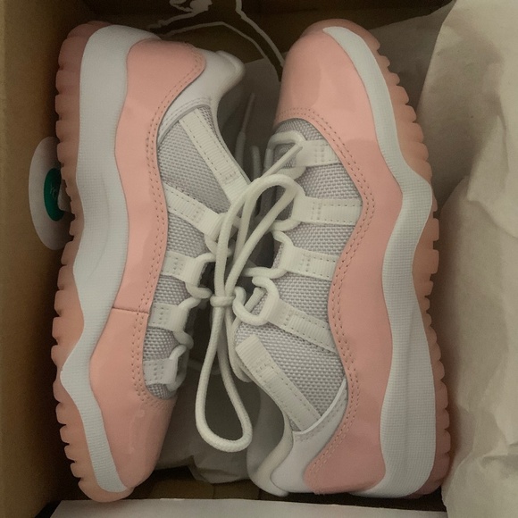 JORDAN 11 RETRO LOW 'LEGEND PINK'